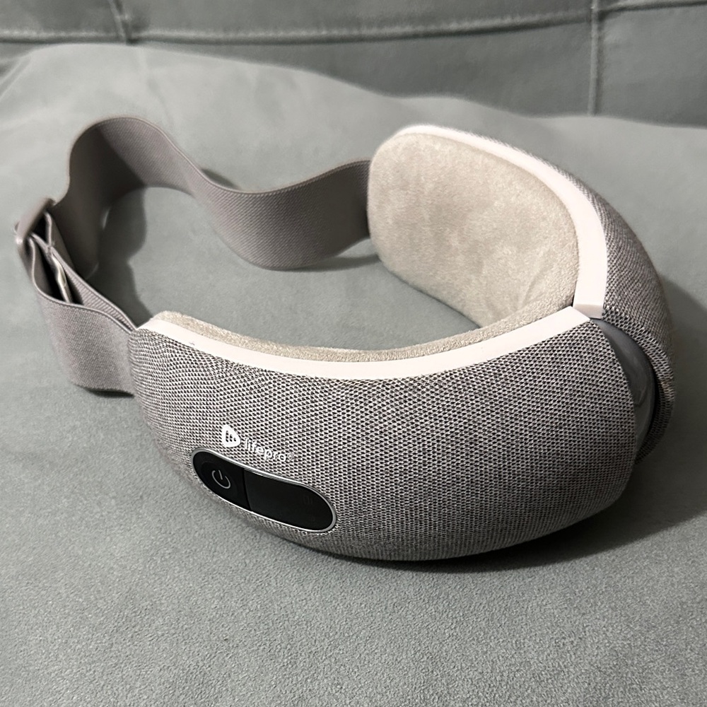 Breo Silver VR Eye Massager